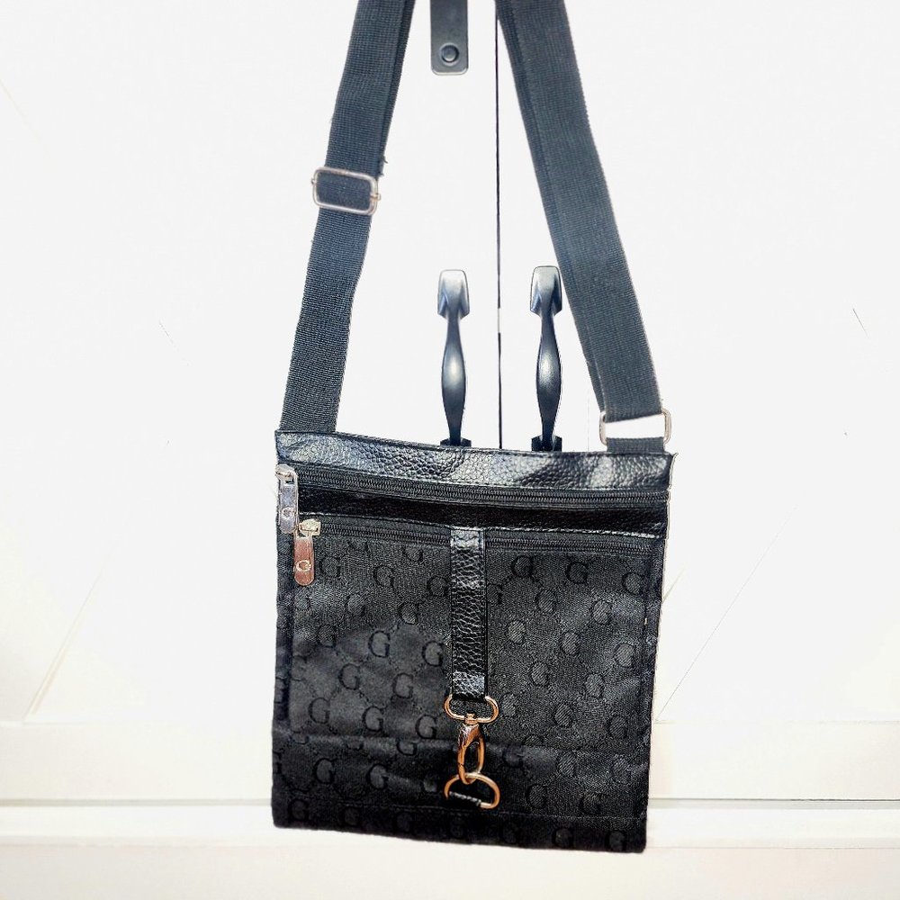 Guess mini crossbody bag subdued black with adjustable strap